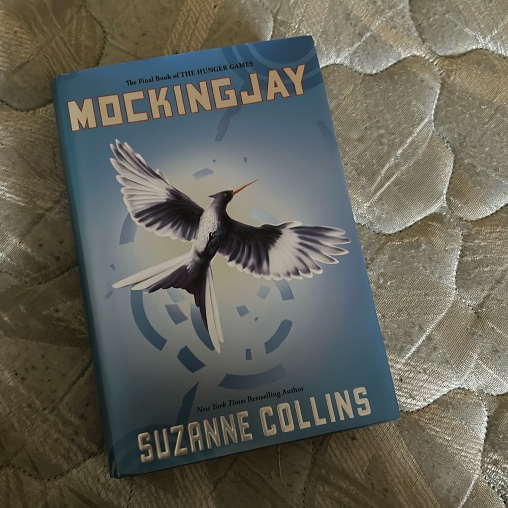 Mockingjay hunger games book